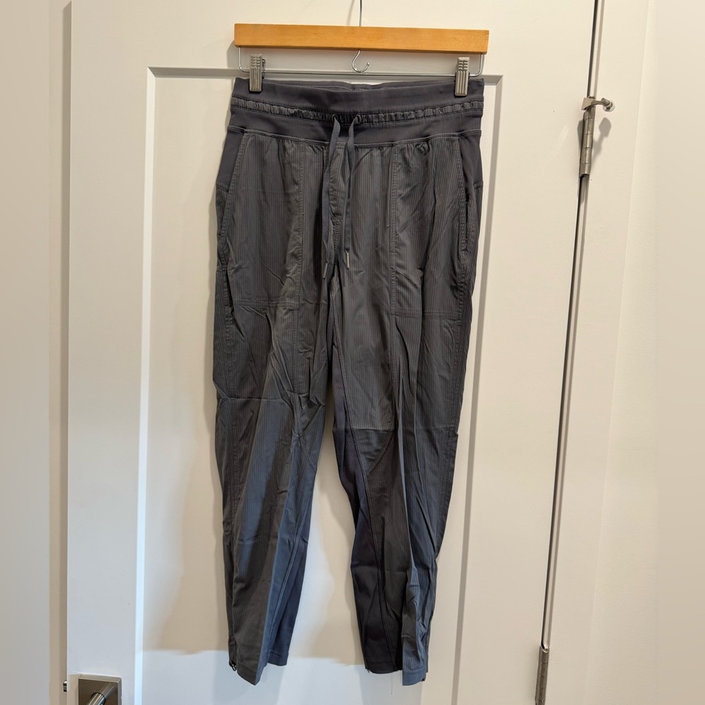 PRICE DROP⬇️ Lululemon | Women’s Grey Track Pant | Size 6
